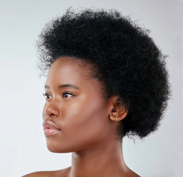 Beauté Femme Noire Cheveux Naturels Studio Pour Les Cosmétiques Traitement — Photo