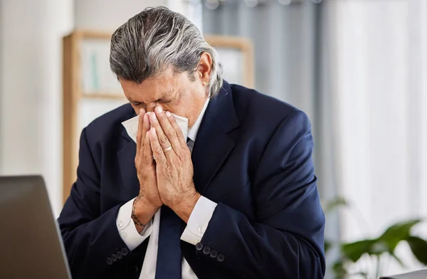Business Sick Senior Man Sneeze Tissue Allergy Bacteria Flu Season — Stock Photo, Image