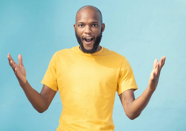 Retrato Sorpresa Sorpresa Con Hombre Negro Estudio Sobre Fondo Azul — Foto de Stock