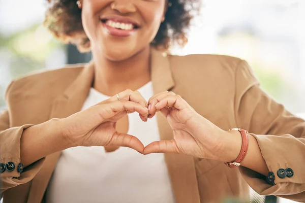 Ręce Serce Kobieta Biznesu Emoji Miłości Opieki Uprzejmości Jak Biurze — Zdjęcie stockowe