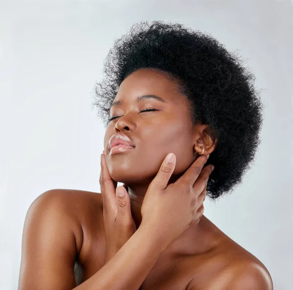 Afro Beauté Soins Peau Avec Femme Noire Cosmétiques Arrière Plan — Photo