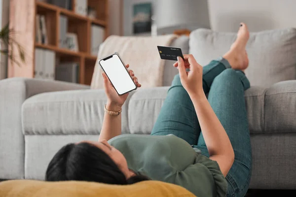 Kredi Kartı Telefon Ekranı Alışverişi Ticaret Fintech Ödemesi Için Kadın — Stok fotoğraf