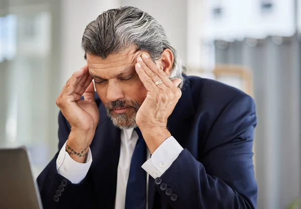 Huvudvärk Mental Hälsa Och Senior Corporate Man Deprimerad Ångest Och — Stockfoto