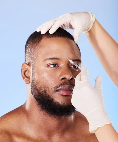Μαύρος Άνθρωπος Πλαστική Χειρουργική Και Βελόνα Στο Στούντιο Για Την — Φωτογραφία Αρχείου