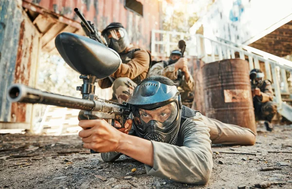 Paintball Takım Insanlar Silahlarıyla Turnuva Rekabet Doğadaki Savaş Için Savaşıyorlar — Stok fotoğraf
