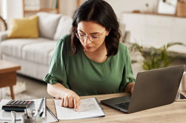 Documentos Finanças Mulher Com Laptop Home Office Para Orçamento Dívida — Fotografia de Stock