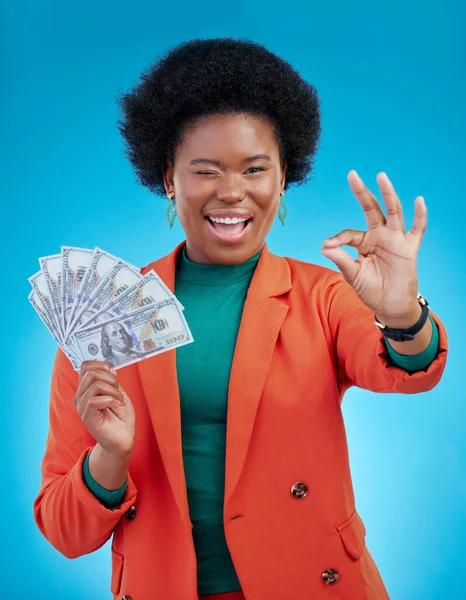Para Tamam Işareti Kadın Kazanan Başarı Kar Satış Anlaşması Evet — Stok fotoğraf