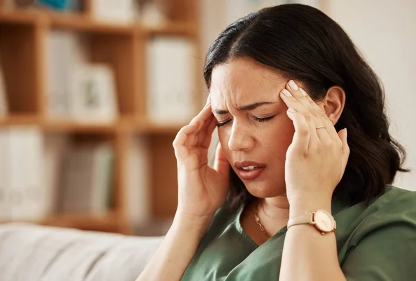Stres Ból Głowy Kobieta Kanapie Zawrotami Głowy Mgłą Mózgu Lub — Zdjęcie stockowe