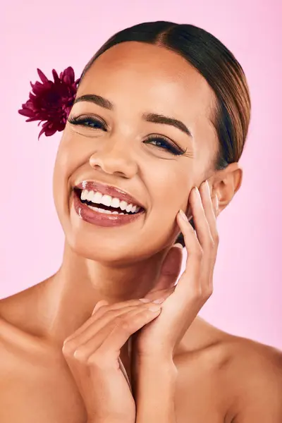 Naturlig Skönhet Blomma Och Porträtt Kvinna Med Kosmetika Wellness Och — Stockfoto