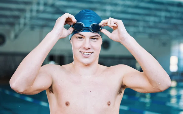 Szczęśliwy Człowiek Portret Pływak Treningu Sportowym Ćwiczeniach Lub Treningu Przy — Zdjęcie stockowe