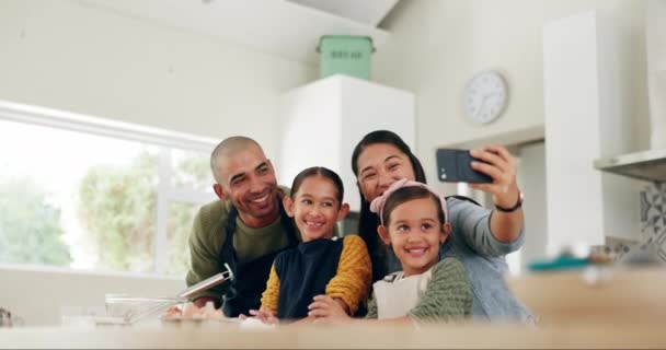 Selfie Cocinar Feliz Con Familia Cocina Para Las Redes Sociales — Vídeo de stock