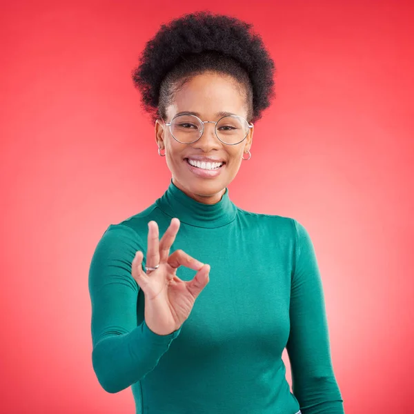 Перфект Рука Счастливый Портрет Черной Женщины Студии Поддержки Рецензии Успеха — стоковое фото