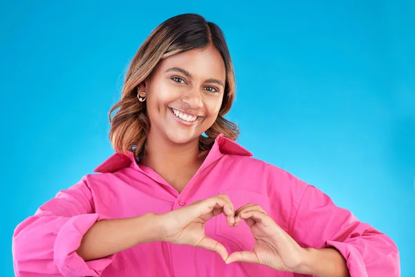 Vrouw Hartvorm Glimlachportret Studio Voor Liefde Mode Geluk Happy Person — Stockfoto