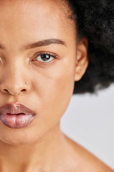 Skönhet Studioporträtt Och Afrikansk Kvinna Med Hudvård Glans Foundation Makeup — Stockfoto