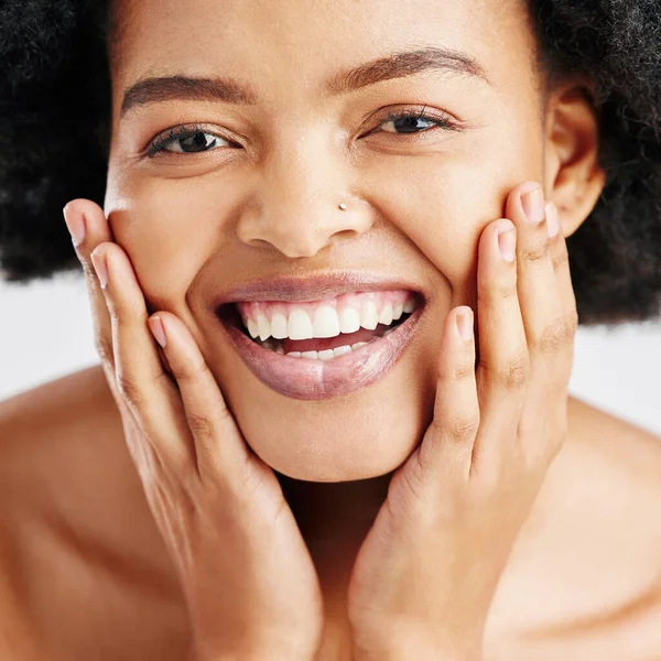 Piękno Pielęgnacja Skóry Portret Szczęśliwej Kobiety Dermatologią Kosmetykami Lub Naturalnym — Zdjęcie stockowe