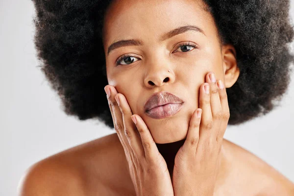 Portrait Black Woman Touch Face Skincare Aesthetic Glow Soft Dermatology — Stock Photo, Image