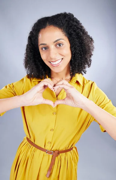 Corazón Signo Mujer Feliz Para Retrato Moda Con Gracias Apoyo —  Fotos de Stock