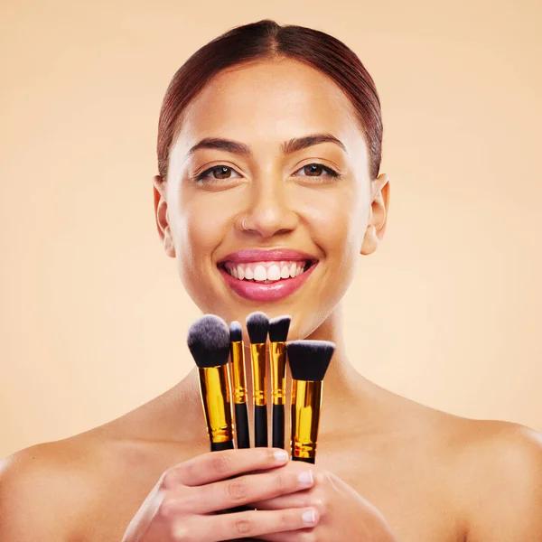 Makeup Brush Portrait Woman Cosmetic Beauty Product Skincare Isolated Studio — Stock Photo, Image