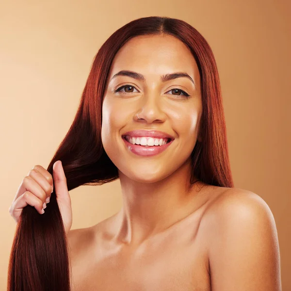 Догляд Волоссям Краса Портрет Щасливої Жінки Сильним Волоссям Руці Світяться — стокове фото