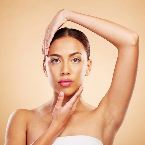 Portrait Shine Woman Skincare Cosmetics Makeup Brown Studio Background Face — Stock Photo, Image
