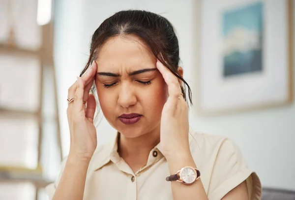 Twarz Kobiety Ból Głowy Ból Domu Spowodowane Stresem Problemami Psychicznymi — Zdjęcie stockowe