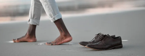 Sapatos Caminhada Praia Para Homem Negócios Liberdade Pôr Sol Para — Fotografia de Stock