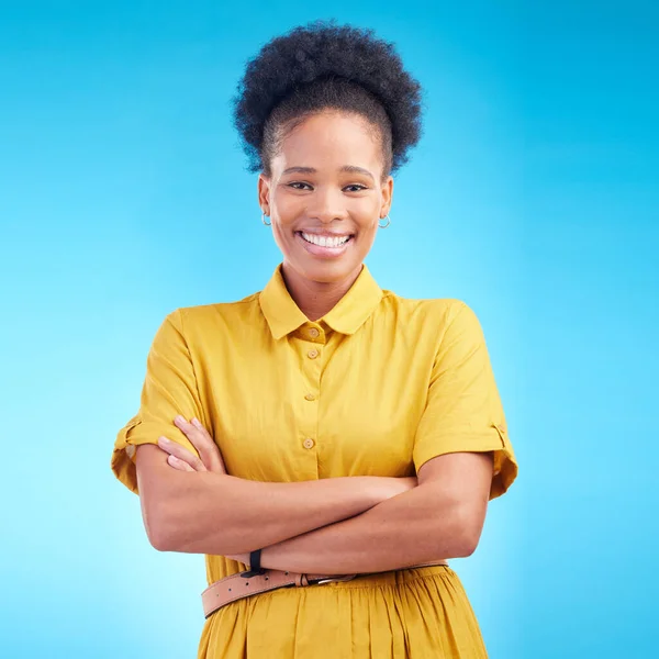 Zwarte Vrouw Portret Gelukkig Studio Met Een Glimlach Zelfvertrouwen Een — Stockfoto
