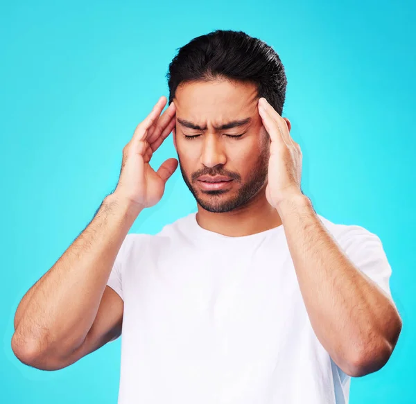 Stres Ból Człowiek Bólem Głowy Wypalenie Problemy Zdrowotne Tle Niebieskiego — Zdjęcie stockowe