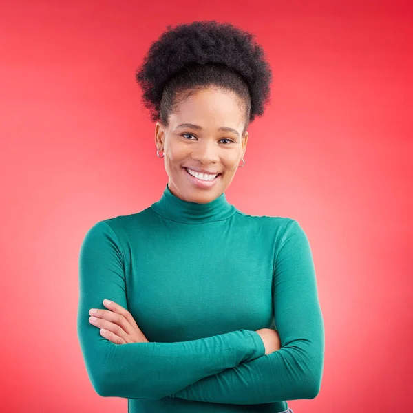 Gelukkig Portret Een Zwarte Vrouw Studio Met Gekruiste Armen Zelfvertrouwen — Stockfoto