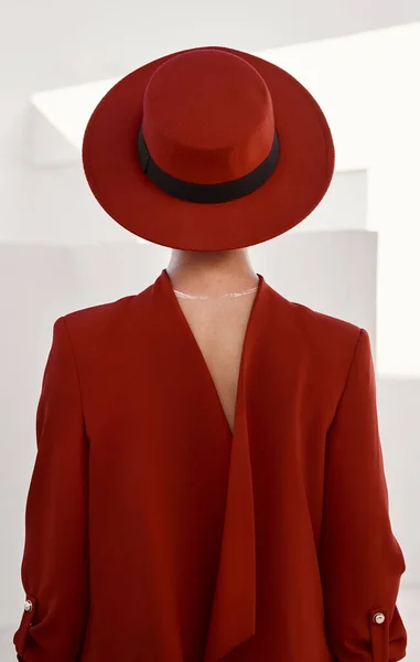 Vintage Fashion Person Red Hat White Background Studio Creative Designer — Stock Photo, Image