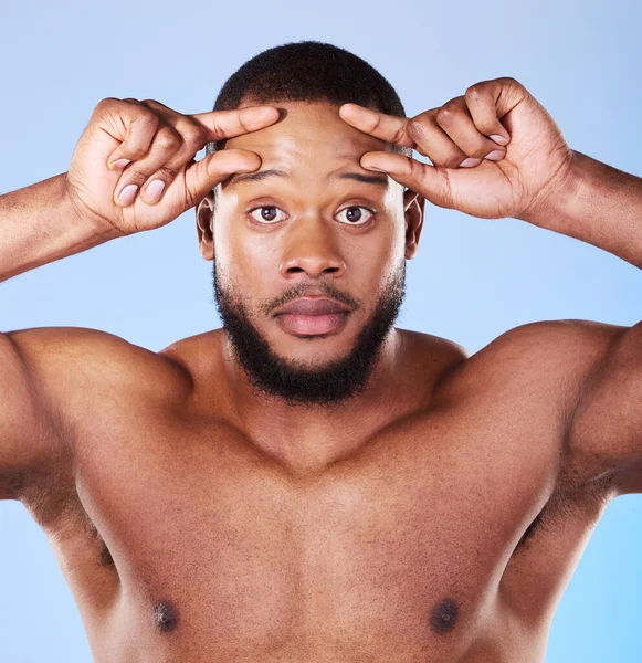 Skincare Wrinkle Portrait Black Man Studio Hand Forehead Aging Skin — Stock Photo, Image