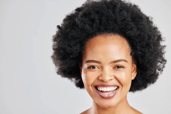 Skönhet Ansikte Glöd Och Naturlig Afrikansk Kvinna Med Hudvård Glans — Stockfoto