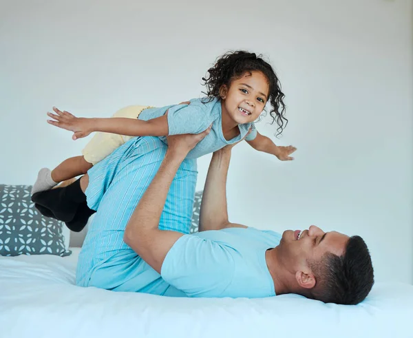 Slaapkamer Vliegtuig Portret Van Vader Spelen Met Kind Voor Quality — Stockfoto