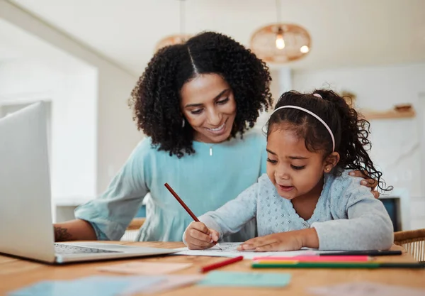 Huiswerk Onderwijs Moeder Met Meisje Schrijven Voor Leren Kind Ontwikkeling — Stockfoto