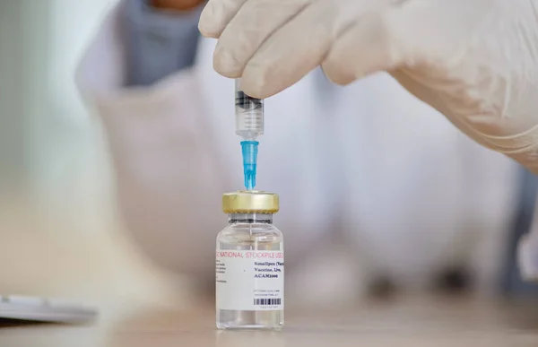 Vacina Contra Varíola Frasco Para Injetáveis Mãos Médico Para Segurança — Fotografia de Stock