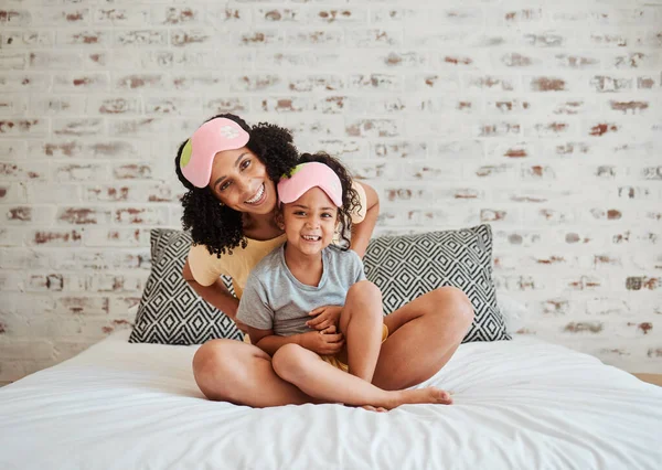Portret Meisje Moeder Met Kind Slaapkamer Voor Quality Time Home — Stockfoto