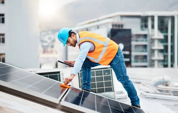 Zonnepaneel Inspectie Engineering Met Mens Voor Hernieuwbare Energie Project Kracht — Stockfoto