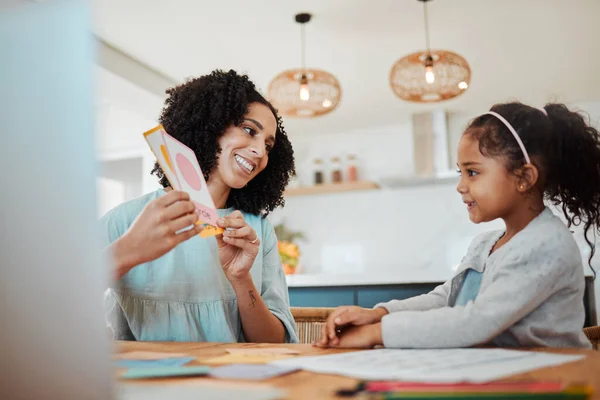 Huiswerk Leren Moeder Met Meisje Met Kaart Voor Onderwijs Kinderontwikkeling — Stockfoto