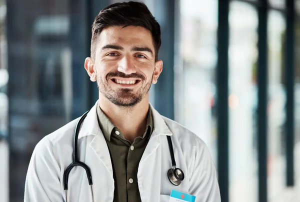 Портрет Здравоохранение Уверенный Себе Врач Счастливый Человек Хирург Медицинских Услуг — стоковое фото