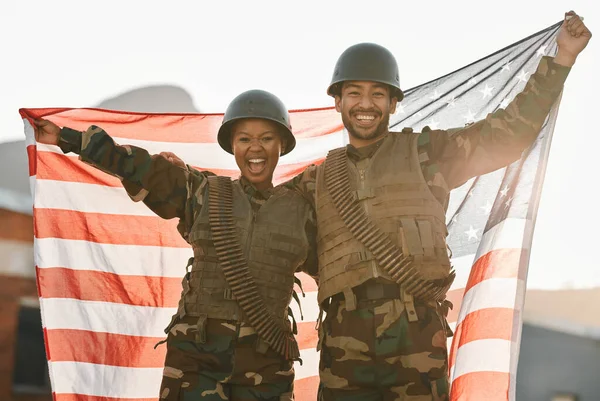 Esercito Ritratto Uomo Donna Con Bandiera Americana Solidarietà Orgoglio Squadra — Foto Stock