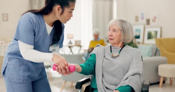 Fisioterapia Enfermeira Idosa Cadeira Rodas Exercício Muscular Suporte Fisioterapêutico Casa — Vídeo de Stock