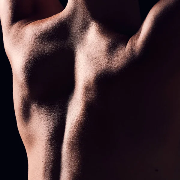 건강이나 웰빙을위한 스튜디오 배경에 텍스처를 사람의 어두운 근육의 아름다움 매크로 — 스톡 사진