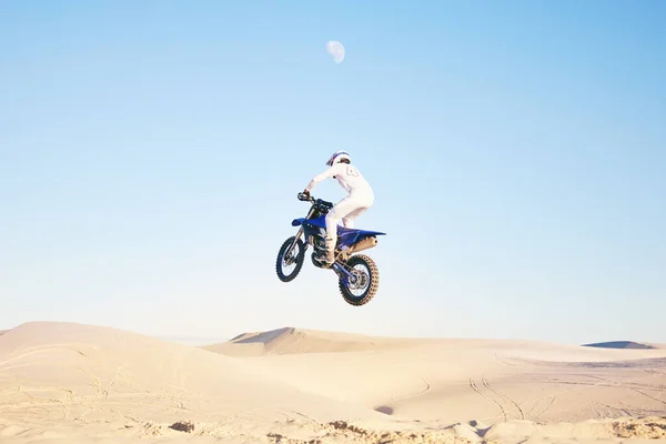 Sport Kerékpározás Ember Motorkerékpár Homokon Adrenalin Kaland Szabadság Sivatagban Verseny — Stock Fotó