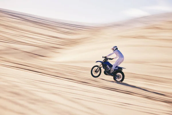 Moto Sport Spazio Con Uomo Nel Deserto Fitness Hobby Adrenalinico — Foto Stock