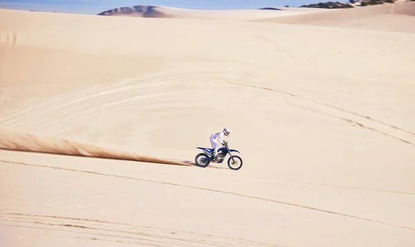 Bicicletta Sport Velocità Con Uomo Nel Deserto Fitness Libertà Hobby — Foto Stock