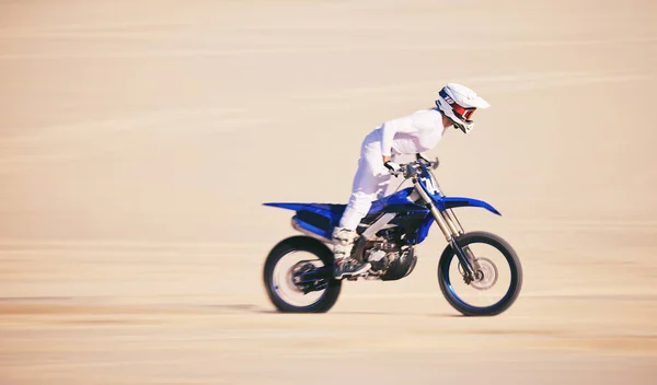 Race Motorkerékpár Személy Sivatagban Akció Extrém Sport Sebességgel Lovaglás Szabadtéri — Stock Fotó