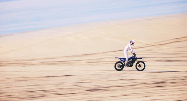 Kerékpár Sport Tér Egy Férfival Sivatagban Fitnesz Vagy Adrenalin Hobbi — Stock Fotó