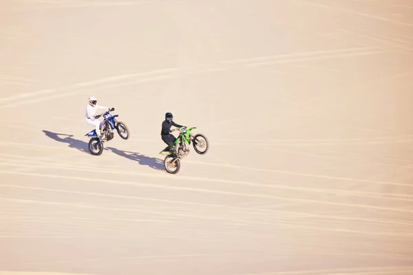 Motorkerékpár Homok Sport Emberek Sivatagban Adrenalin Kaland Vagy Képzés Természetben — Stock Fotó