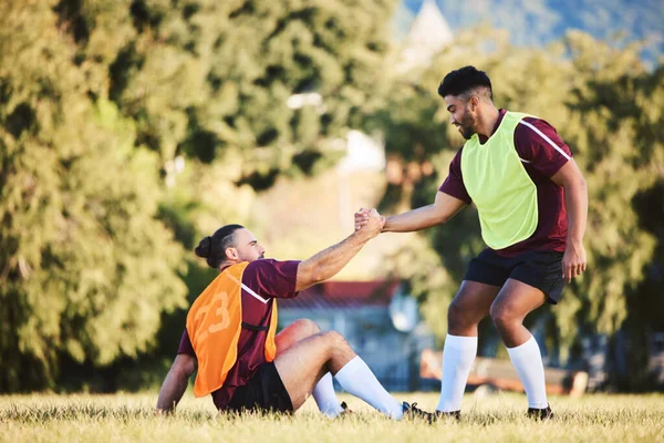 Rugby Trabajo Equipo Hombre Deportes Ayudando Amigo Mientras Entrenan Juntos —  Fotos de Stock