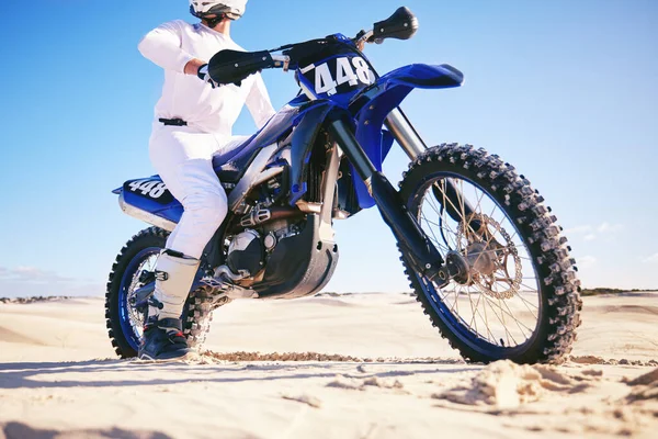 Sabbia Sport Uomo Con Moto Nel Deserto Adrenalina Avventura Libertà — Foto Stock